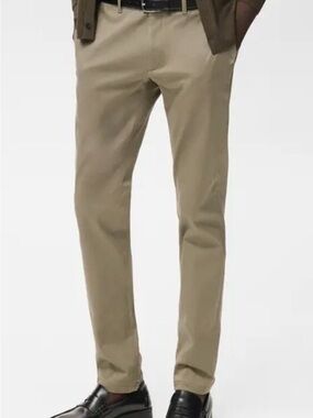 Zara Men's Basic Chinos in Light‎ Khaki